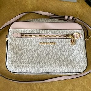 Michael Kors “jet set” Shoulder Bag